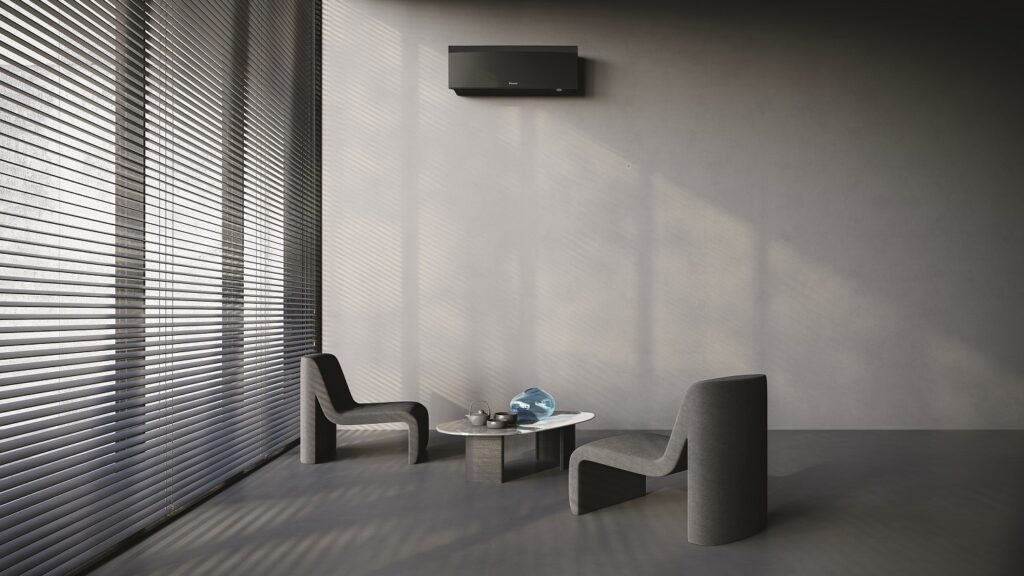 Klimaanlage Daikin Emura Schwarz in Aufenthaltsraum